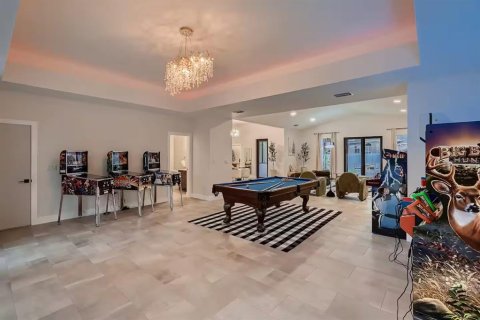 House in Seminole, Florida 5 bedrooms, 332.59 sq.m. № 2231725 - photo 11