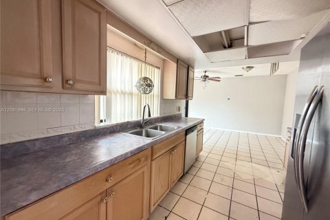 House in Boynton Beach, Florida 4 bedrooms, 164.72 sq.m. № 2384821 - photo 3