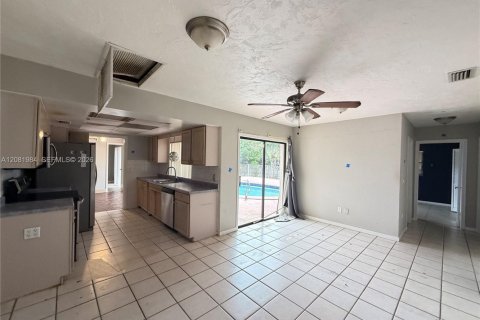 House in Boynton Beach, Florida 4 bedrooms, 164.72 sq.m. № 2384821 - photo 2