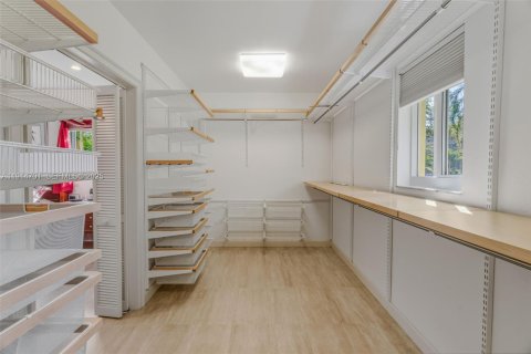 Casa en venta en Miami, Florida, 4 dormitorios, 284.19 m2 № 1977094 - foto 30