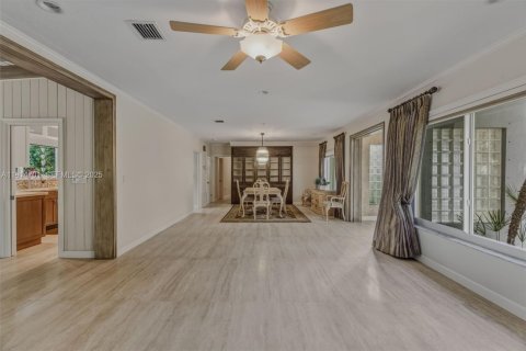 Casa en venta en Miami, Florida, 4 dormitorios, 284.19 m2 № 1977094 - foto 5