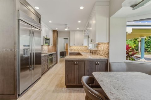 Casa en venta en Miami, Florida, 4 dormitorios, 284.19 m2 № 1977094 - foto 16