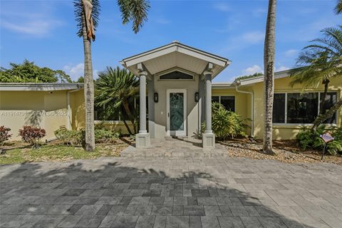 Casa en venta en Miami, Florida, 4 dormitorios, 284.19 m2 № 1977094 - foto 3
