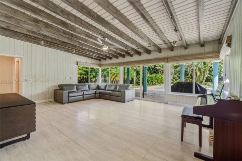 Casa en venta en Miami, Florida, 4 dormitorios, 284.19 m2 № 1977094 - foto 19