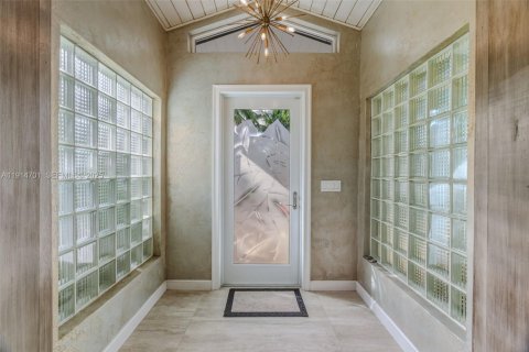 Casa en venta en Miami, Florida, 4 dormitorios, 284.19 m2 № 1977094 - foto 13