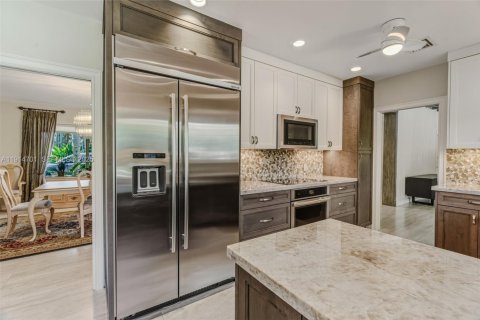 Casa en venta en Miami, Florida, 4 dormitorios, 284.19 m2 № 1977094 - foto 18