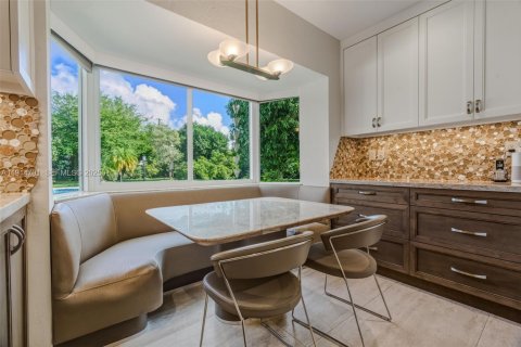 Casa en venta en Miami, Florida, 4 dormitorios, 284.19 m2 № 1977094 - foto 17