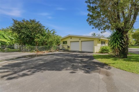 Casa en venta en Miami, Florida, 4 dormitorios, 284.19 m2 № 1977094 - foto 4