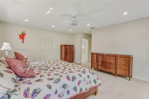 Casa en venta en Miami, Florida, 4 dormitorios, 284.19 m2 № 1977094 - foto 28