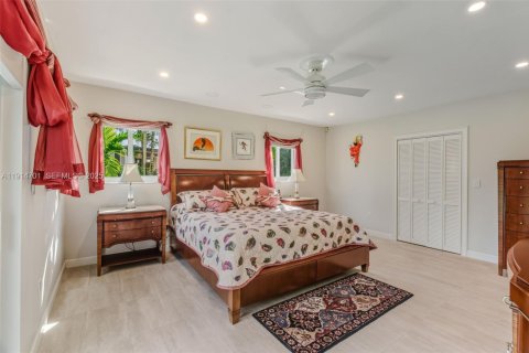Casa en venta en Miami, Florida, 4 dormitorios, 284.19 m2 № 1977094 - foto 26