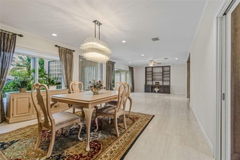 Casa en venta en Miami, Florida, 4 dormitorios, 284.19 m2 № 1977094 - foto 11