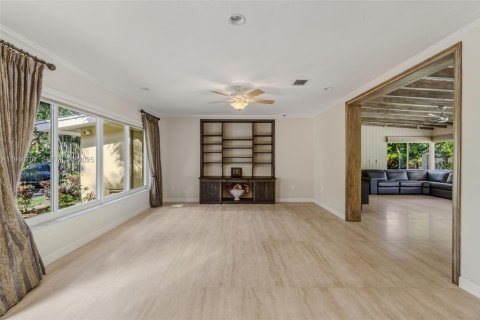 Casa en venta en Miami, Florida, 4 dormitorios, 284.19 m2 № 1977094 - foto 7