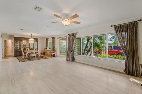 Casa en venta en Miami, Florida, 4 dormitorios, 284.19 m2 № 1977094 - foto 6