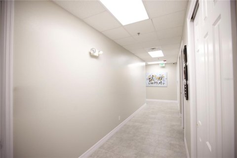 Propiedad comercial en venta en Port Charlotte, Florida, 1085.66 m2 № 2100548 - foto 3