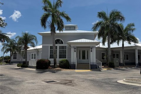 Propiedad comercial en Port Charlotte, Florida 1085.66 m2 № 2100548