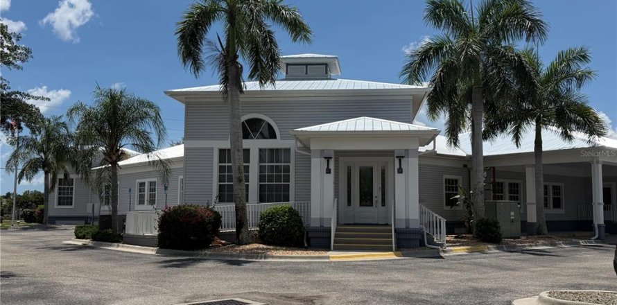 Propiedad comercial en Port Charlotte, Florida 1085.66 m2 № 2100548