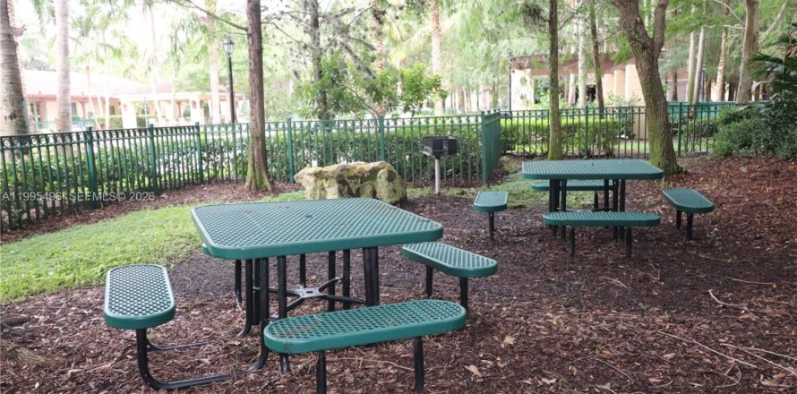 Кондоминиум с 1 спальней в Корал-Спрингс, Флорида № 2058197