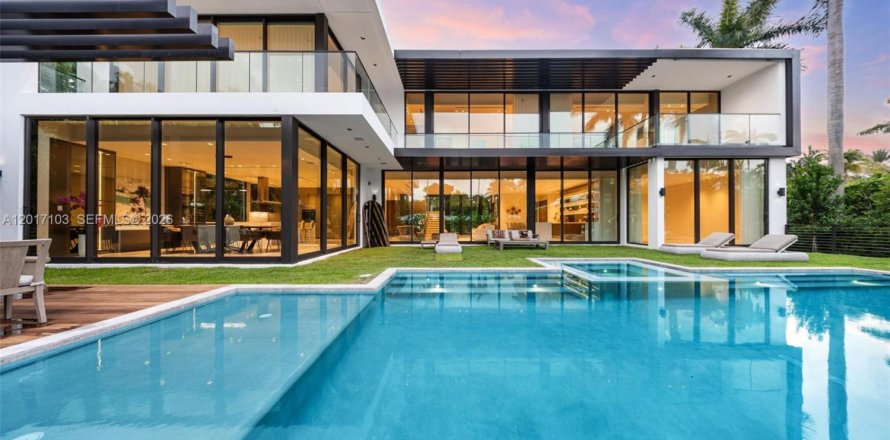Villa ou maison à Miami Beach, Floride 6 chambres, 535.86 m2 № 2173565