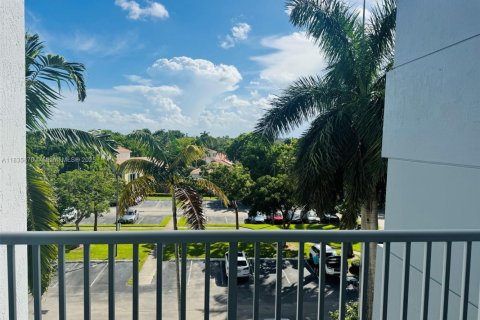 Condo in Doral, Florida, 3 bedrooms  № 1848353 - photo 3