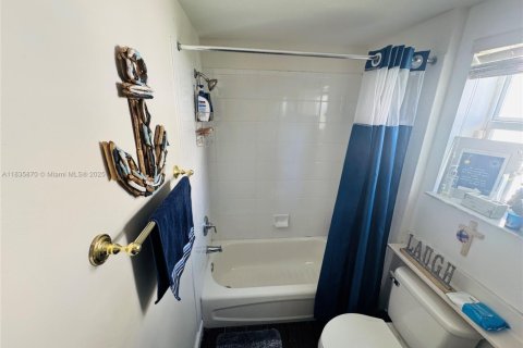 Condo in Doral, Florida, 3 bedrooms  № 1848353 - photo 7