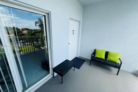 Condo in Doral, Florida, 3 bedrooms  № 1848353 - photo 2