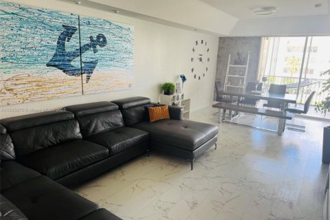Condo in Doral, Florida, 3 bedrooms  № 1848353 - photo 10