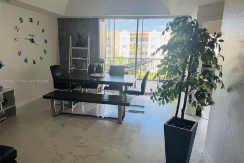 Condo in Doral, Florida, 3 bedrooms  № 1848353 - photo 1