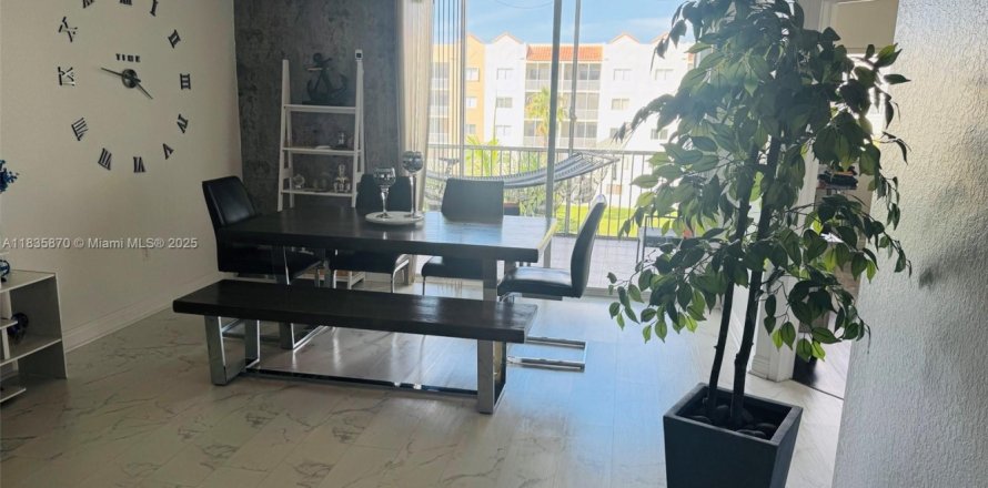 Condo in Doral, Florida, 3 bedrooms  № 1848353