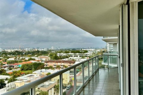 Condo in Surfside, Florida, 2 bedrooms  № 1794613 - photo 7