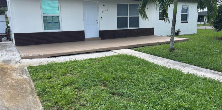 Villa ou maison à Miami Gardens, Floride 3 chambres, 102.56 m2 № 2401443
