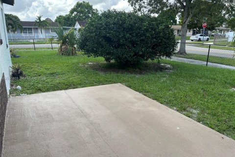 Villa ou maison à vendre à Miami Gardens, Floride: 3 chambres, 102.56 m2 № 2401443 - photo 20