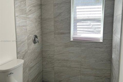 Villa ou maison à vendre à Miami Gardens, Floride: 3 chambres, 102.56 m2 № 2401443 - photo 8