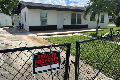 Villa ou maison à vendre à Miami Gardens, Floride: 3 chambres, 102.56 m2 № 2401443 - photo 19