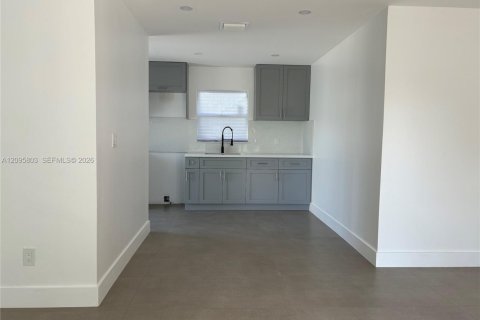 Villa ou maison à vendre à Miami Gardens, Floride: 3 chambres, 102.56 m2 № 2401443 - photo 4