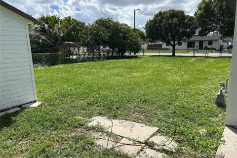 Villa ou maison à vendre à Miami Gardens, Floride: 3 chambres, 102.56 m2 № 2401443 - photo 24