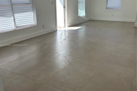 Villa ou maison à vendre à Miami Gardens, Floride: 3 chambres, 102.56 m2 № 2401443 - photo 7