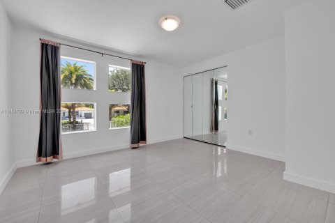 House in El Portal, Florida 4 bedrooms, 170.75 sq.m. № 1872451 - photo 12
