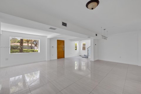 House in El Portal, Florida 4 bedrooms, 170.75 sq.m. № 1872451 - photo 26