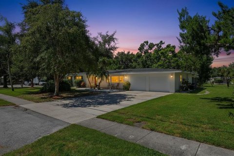 House in Sarasota, Florida 4 bedrooms, 251.49 sq.m. № 2216562 - photo 2