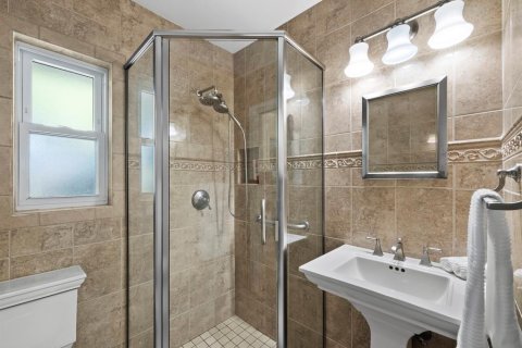 House in Sarasota, Florida 4 bedrooms, 251.49 sq.m. № 2216562 - photo 24