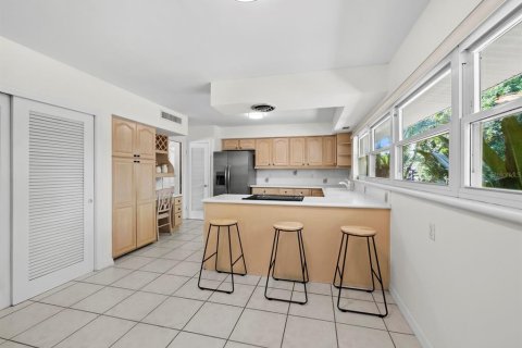 House in Sarasota, Florida 4 bedrooms, 251.49 sq.m. № 2216562 - photo 16