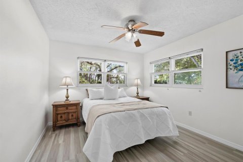 House in Sarasota, Florida 4 bedrooms, 251.49 sq.m. № 2216562 - photo 28