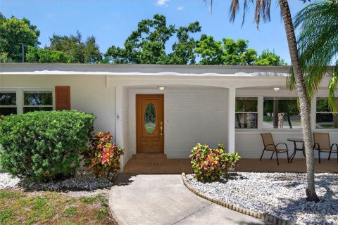House in Sarasota, Florida 4 bedrooms, 251.49 sq.m. № 2216562 - photo 3