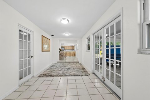 House in Sarasota, Florida 4 bedrooms, 251.49 sq.m. № 2216562 - photo 20