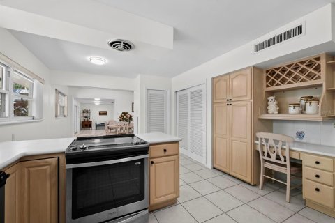 House in Sarasota, Florida 4 bedrooms, 251.49 sq.m. № 2216562 - photo 14