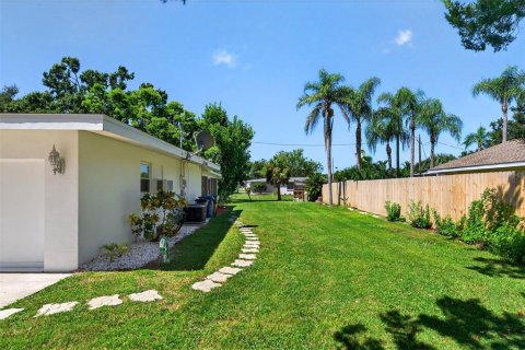 House in Sarasota, Florida 4 bedrooms, 251.49 sq.m. № 2216562 - photo 7