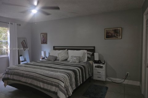 Купить кондоминиум в Майами, Флорида 2 спальни, 102.1м2, № 1982265 - фото 19