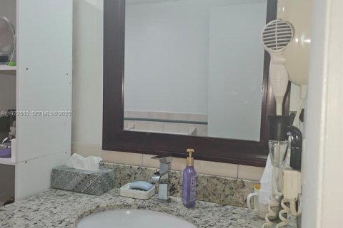 Купить кондоминиум в Майами, Флорида 2 спальни, 102.1м2, № 1982265 - фото 18