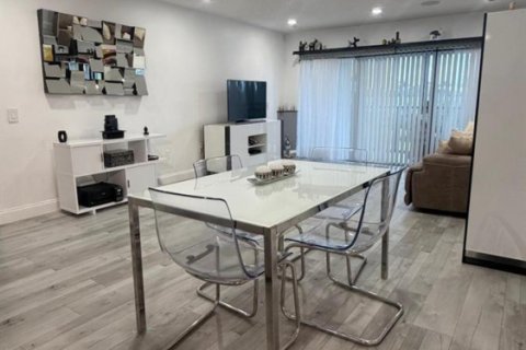 Condo in Lake Worth, Florida, 1 bedroom № 2083473 - photo 8