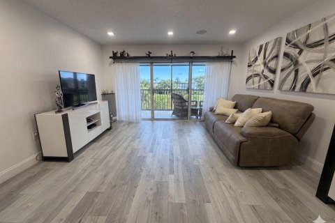 Condo in Lake Worth, Florida, 1 bedroom № 2083473 - photo 6